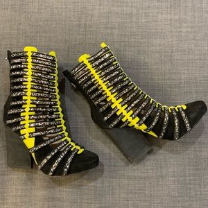 ❤️ Neon yellow, black, glitter cage boots